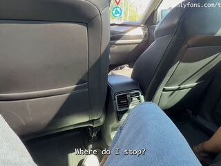 POMPINO IN TAXI - tassista guardone mi guarda mentre succhio un cazzo sulla sua auto ( Tami Tsunami - public - amateur - Italian )