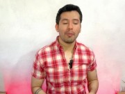 Amigo hetero dotado deja que su amigo gay le de sexo oral a sus 23cm de vergota! relato sexual