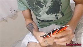 visitando minha vizinha jogamos cartas e percebi que estava sem calcinha!