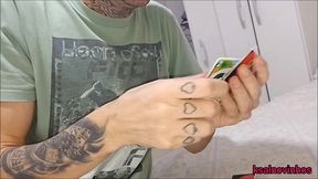 visitando minha vizinha jogamos cartas e percebi que estava sem calcinha!