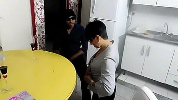 LA PUTA SE QUIERE HACER UNOS PESOS EXTRAS PUBLICANDO UNO DE SUS BULOS Y SE ENCUENTRA AL PROXE ADENTRO