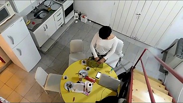 LA PUTA SE QUIERE HACER UNOS PESOS EXTRAS PUBLICANDO UNO DE SUS BULOS Y SE ENCUENTRA AL PROXE ADENTRO