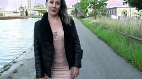 ”Emmanuelle, 28, croupier in a casino!”