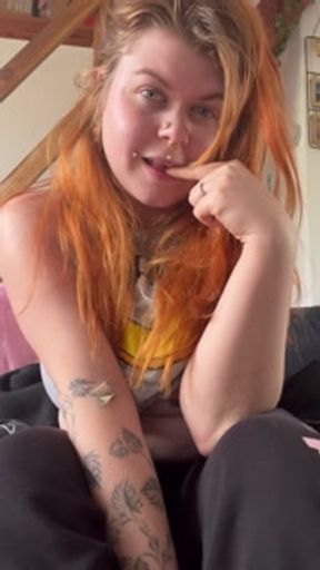 Tu kiffe les meuf naturelle ? Vient me découvrir ! Amateur française rousse poilue tatoué