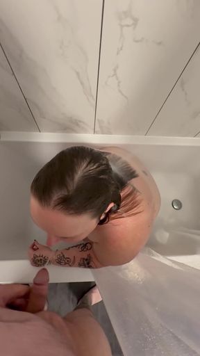Amateur gets a golden shower in BDSM scene