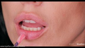 Zasha applies a bit of lip gloss