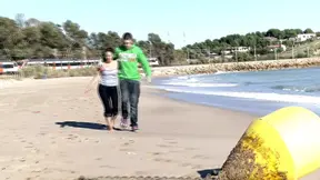 Beach couple gets fucked when no one's around