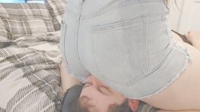 Goddess Lexi: Jeanshorts facesitting