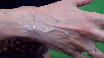 Rebecca Diamante'_s big hands veins