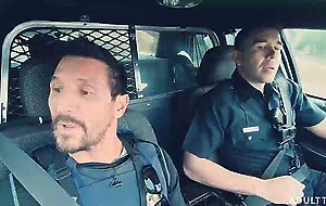 Family dispatch unit : kiss and make up, Laney Grey