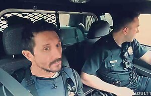 Family dispatch unit : kiss and make up, Laney Grey