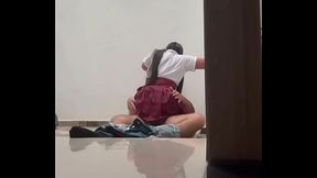 estudiantes de medelin pillados follando en el patio del colegio van para expulsion inmediata