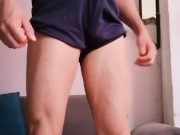 Flaco masturbándose