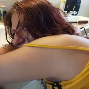 Marylou gets fucked by her new neighbor. Welcome Home fuck.