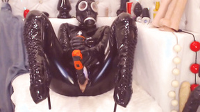 Submissive in Latex Drills her Muff