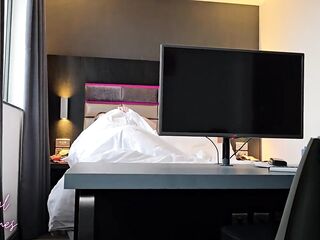 Sharing a couch with seductive older mother i'd like to fuck stepmom