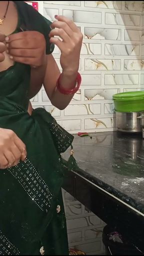 Indian gullu bhabhi ki kitchen me mast chudai hindi sex   Clip 1