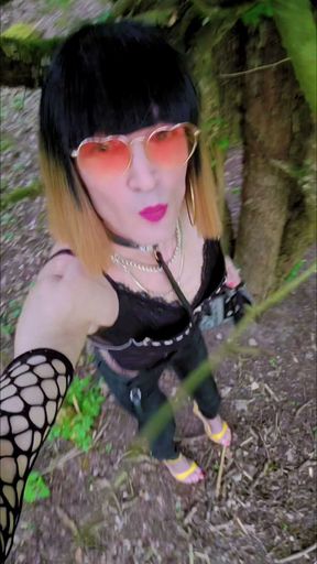 🌴G-STAR Black Low-Rise Jeans, Corset &amp; Wedge Heels in Yellow, are on display in public in the S&eacute;nart Forest. VaneSsaBiTCHx