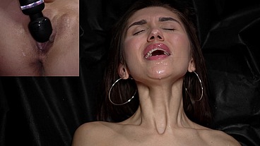 Tight pussy gets lots of orgasms playing 1 on 1 with the camera
