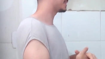Aula de sexo pegado com jovem branquinho