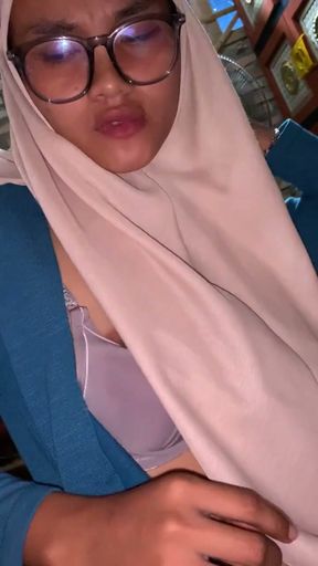 A Girl With Beautiful Eyes   Clip 1