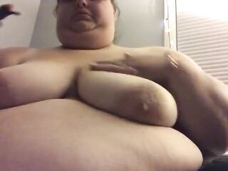 Ssbbw plays with abdomen and titties