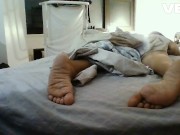 MIDGET FEET AND TOES FETISH SOLO FEMALE BROWN SMALL FEET