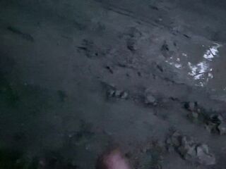 Когда внезапно захотелось подрочить, а дома мама