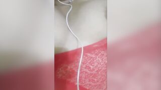 Me Chupo Las Tetas y Juego Con Mi Vibrador En Mi Cunt y Clit