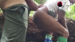 casado fudendo o colega do servico na mato
