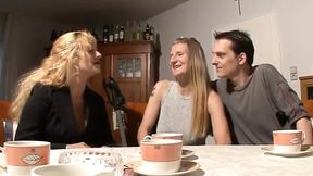 Simones Hausebesuche teaches exhibitionist couples how to have threesome sex Vol4