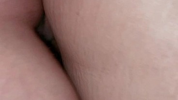 Mi madrastra me pide que la grabe y termino dándole en cuatro patas