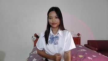 Cute Thai Camgirl tease