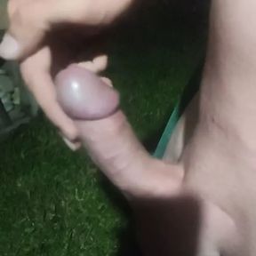 Outside cumshot with no hands