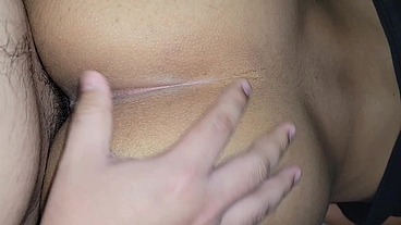 Se Corre dentro de ella dos veces y bate esa crema dentro. Primer plano de una follada cremosa