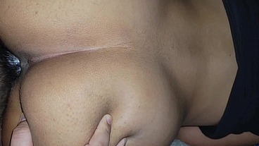 Se Corre dentro de ella dos veces y bate esa crema dentro. Primer plano de una follada cremosa