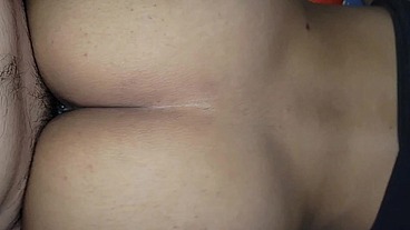 Se Corre dentro de ella dos veces y bate esa crema dentro. Primer plano de una follada cremosa