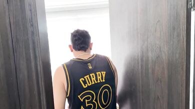 Le pago a mi hermanastra para que me deje follarle su culo