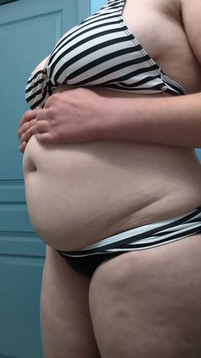 Bubbly BBW shows off her big tits