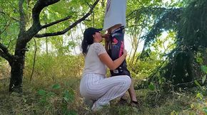 je le suce et recrache son sperme