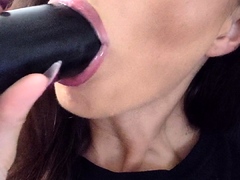 Amateur brunette double toying on webcam