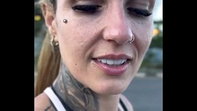 Vi uma Prostituta fazendo ponto na rua pedi pra ela fazer um boquete ela cobro 10$ ela quis me levar pro beco ! (P&uacute_blico)