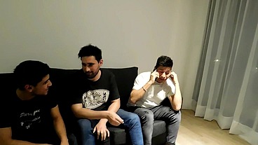 PERLA LOPEZ SE COJE A LOS VECINOS (COMPLETO)