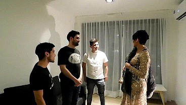 PERLA LOPEZ SE COJE A LOS VECINOS (COMPLETO)