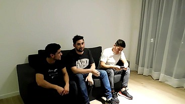 PERLA LOPEZ SE COJE A LOS VECINOS (COMPLETO)