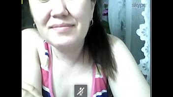 Mature shows her pussy on webcam