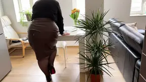 Mature MILF mom in pantyhose jerks off and gets covered in hot cum