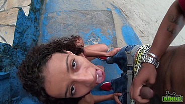 O safado da rola gigante mete na novinha na praia em plena luz do dia - Manoella Fernandes - Joao O Safado