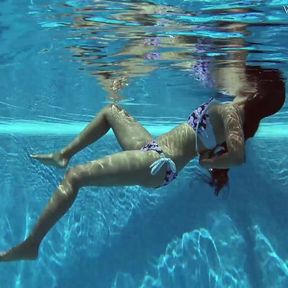 Andreina De Luxe in erotic underwatershow