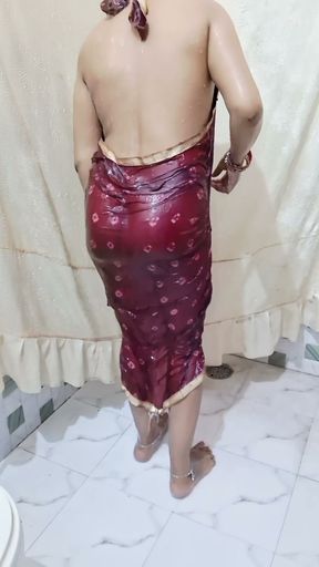 Watching Bengali Bhabhi's cool nude video of bathing will make the penis water come out   Clip 2
